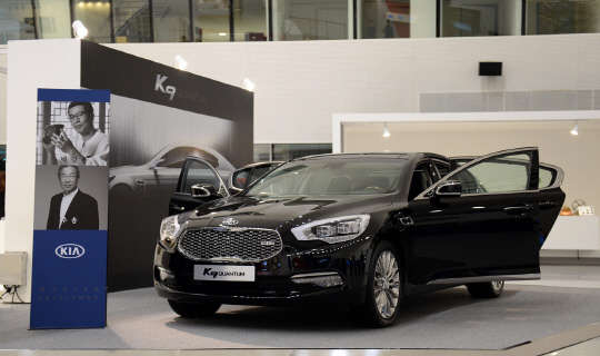 옻칠 공예로 실내 장식한 K9 퀀텀. <기아자동차 제공>